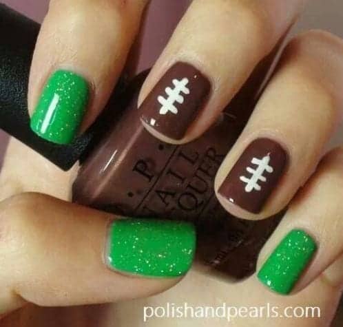 Here's a curated list of 15 football nail art design tutorials you will fall in love with. They're easy and super fun to do when celebrating football season and the Super Bowl.