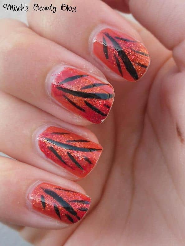 Here's a curated list of 11 fall nail art design tutorials with the hottest nail color shades for fall! They're easy to recreate and super fun to do this autumn.