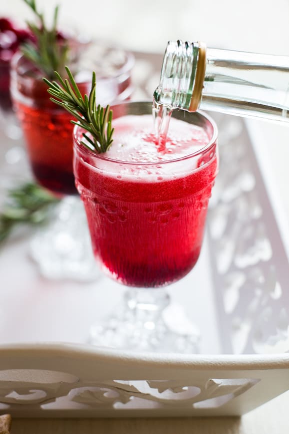 cranberry spritzer cocktail