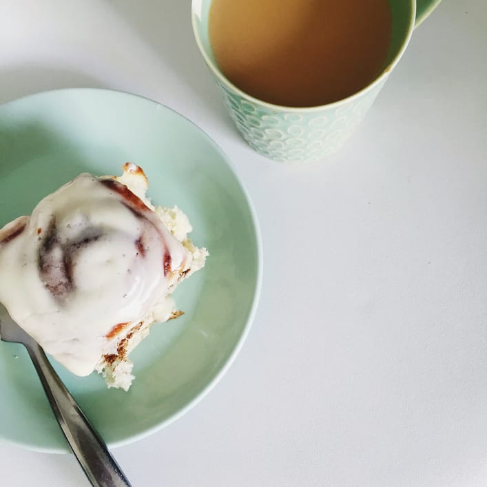 These fresh out-of-the-oven homemade cinnamon rolls with cream cheese icing are hands down so sticky, gooey, buttery, and deliciously sweet. They’re simply the best and even better than Cinnabon. Click over for the easy to follow recipe!