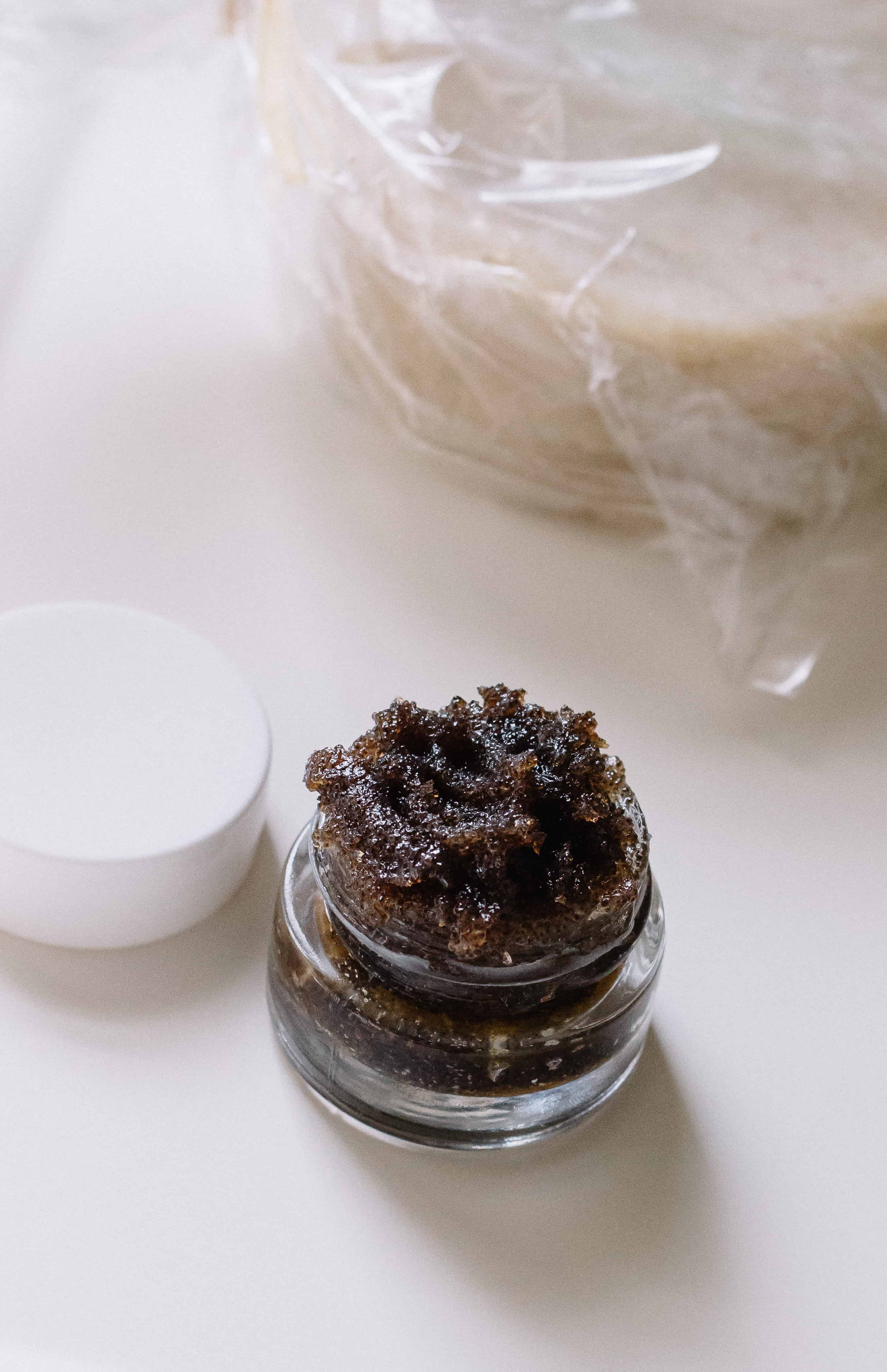 A 5-minute diy cocoa lip sugar scrub that is so easy to make. It’s the perfect exfoliator for dry lips this winter season being that chocolate is rich in antioxidants. (Click here for the homemade recipe!)