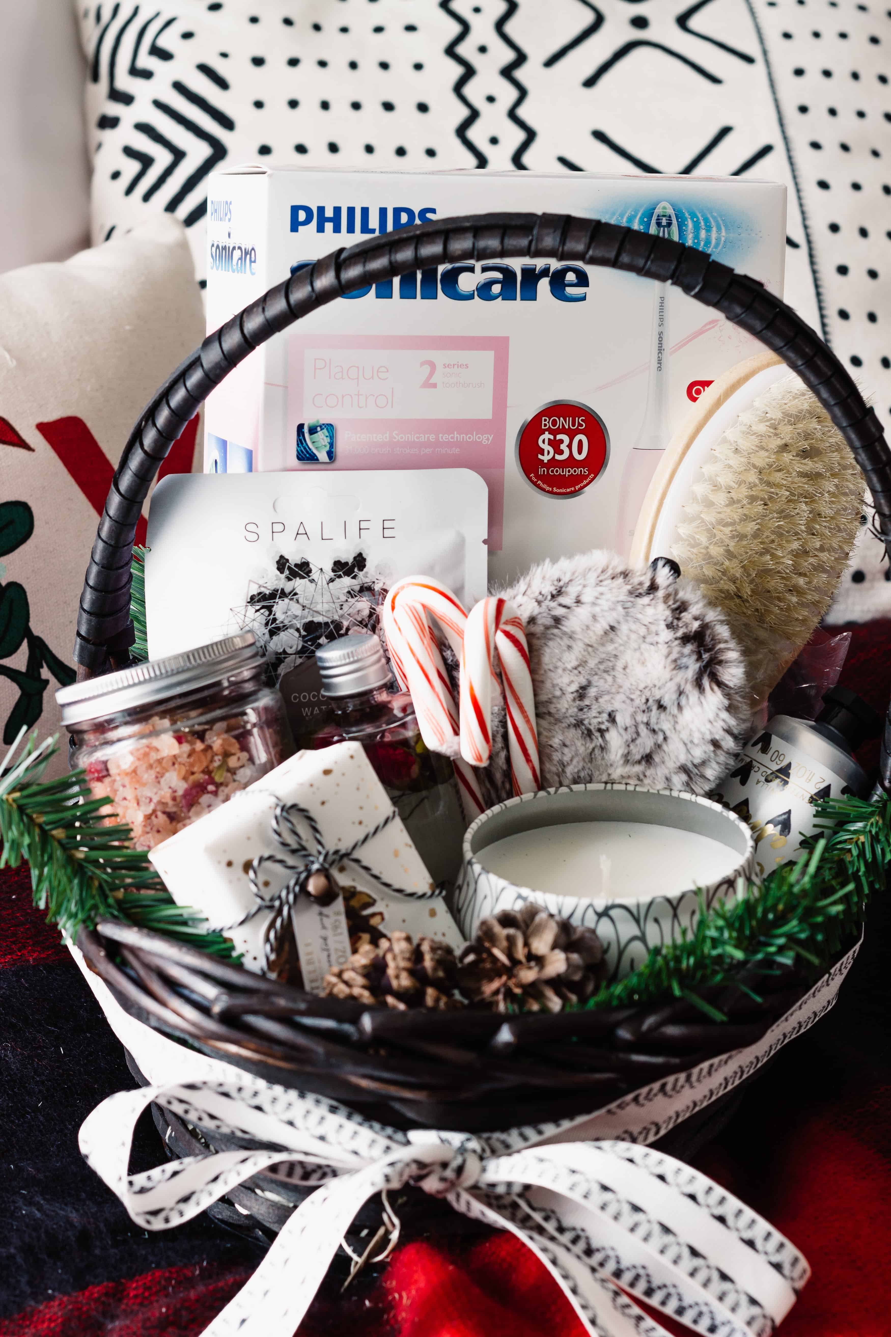 Gift For Mom: DIY Winter Beauty Gift Set. The perfect Christmas gift for mom! - Hot Beauty Health #ad #giftguide #giftsformom #beautygifts #PhilipsSonicare @PhilipsSonicare