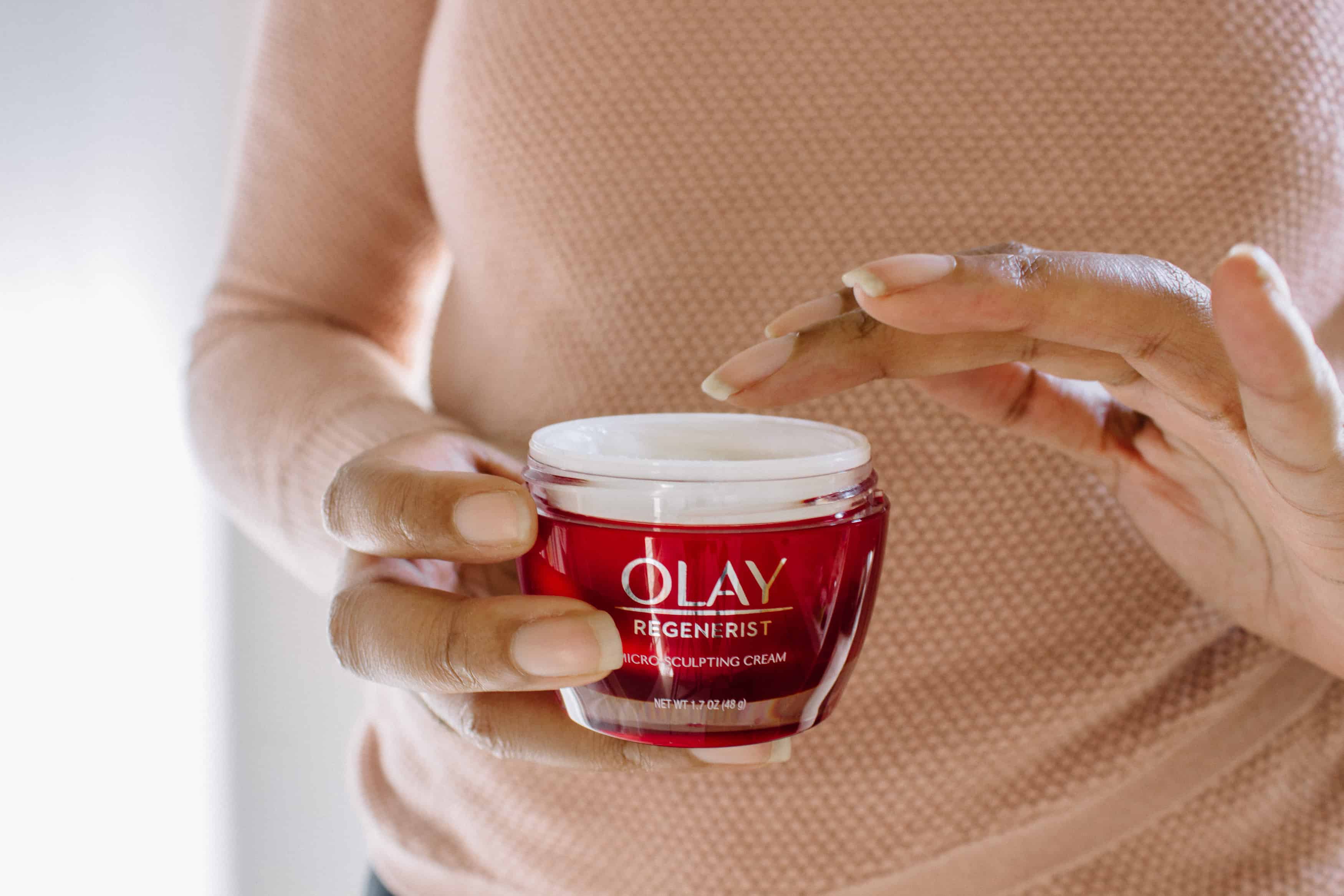 I joined the Olay 28 Day Challenge! I’ll be simplifying my skincare routine for the next 28 days using just two products: Olay Regenerist Micro Sculpting Cream and Olay Eyes Ultimate Eye Cream. Click pin to see the full beauty review! // #ad #Olay28Day @OlayUS